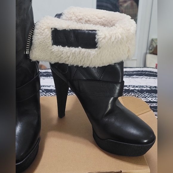 Burberry Authentic Biker Ankle Shearling Lined Boot In Black Size 9 (40) - Picture 11 of 16